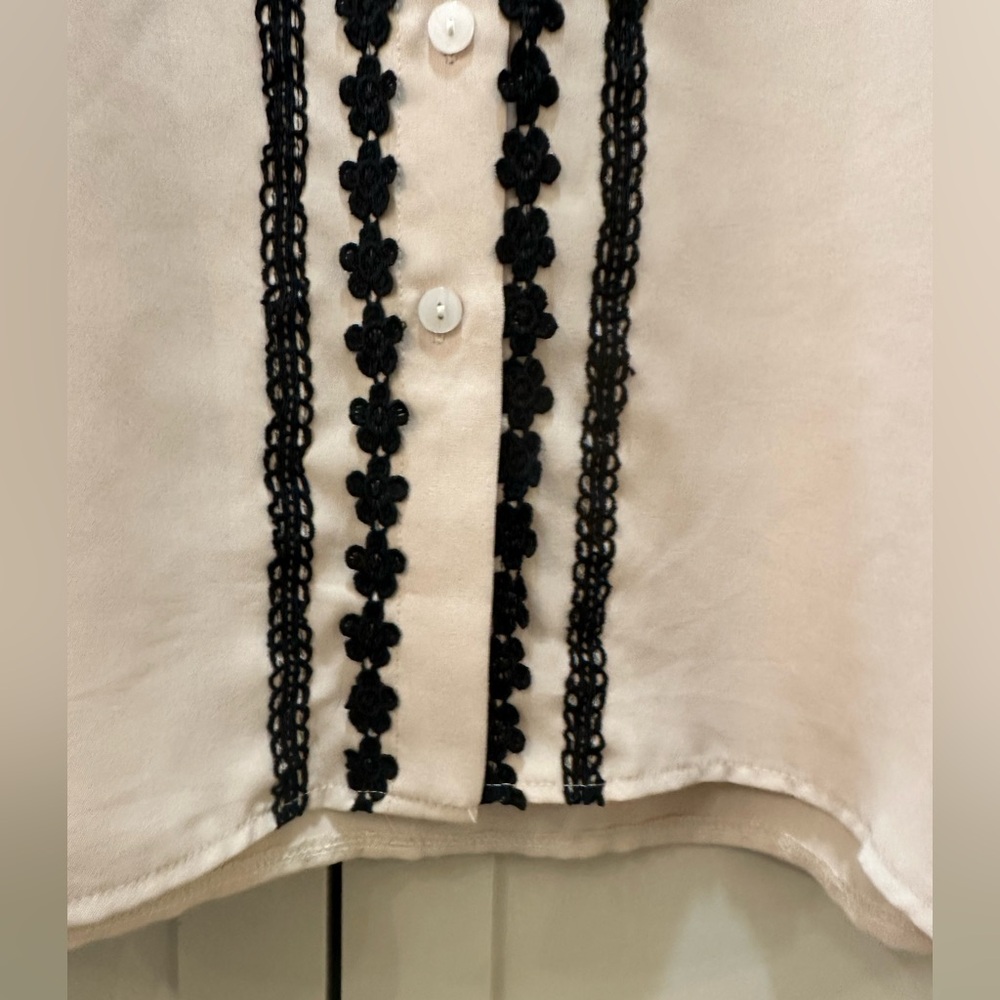 Versona Elegant Cream Blouse with Black Detailing- L - Picture 4 of 9